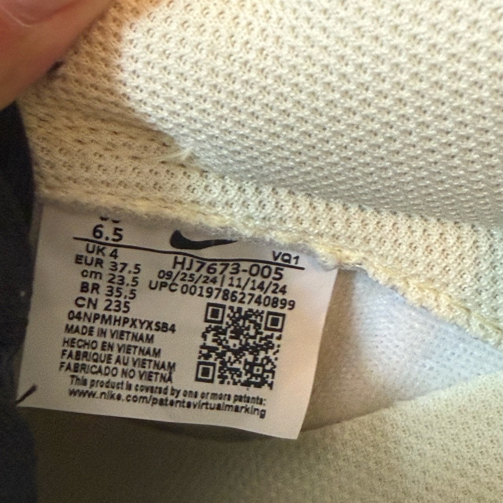 Nike Dunk Low Sneakers - Picture 4 of 5